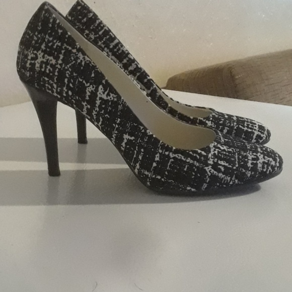 Shoes - Picture 3 of 4